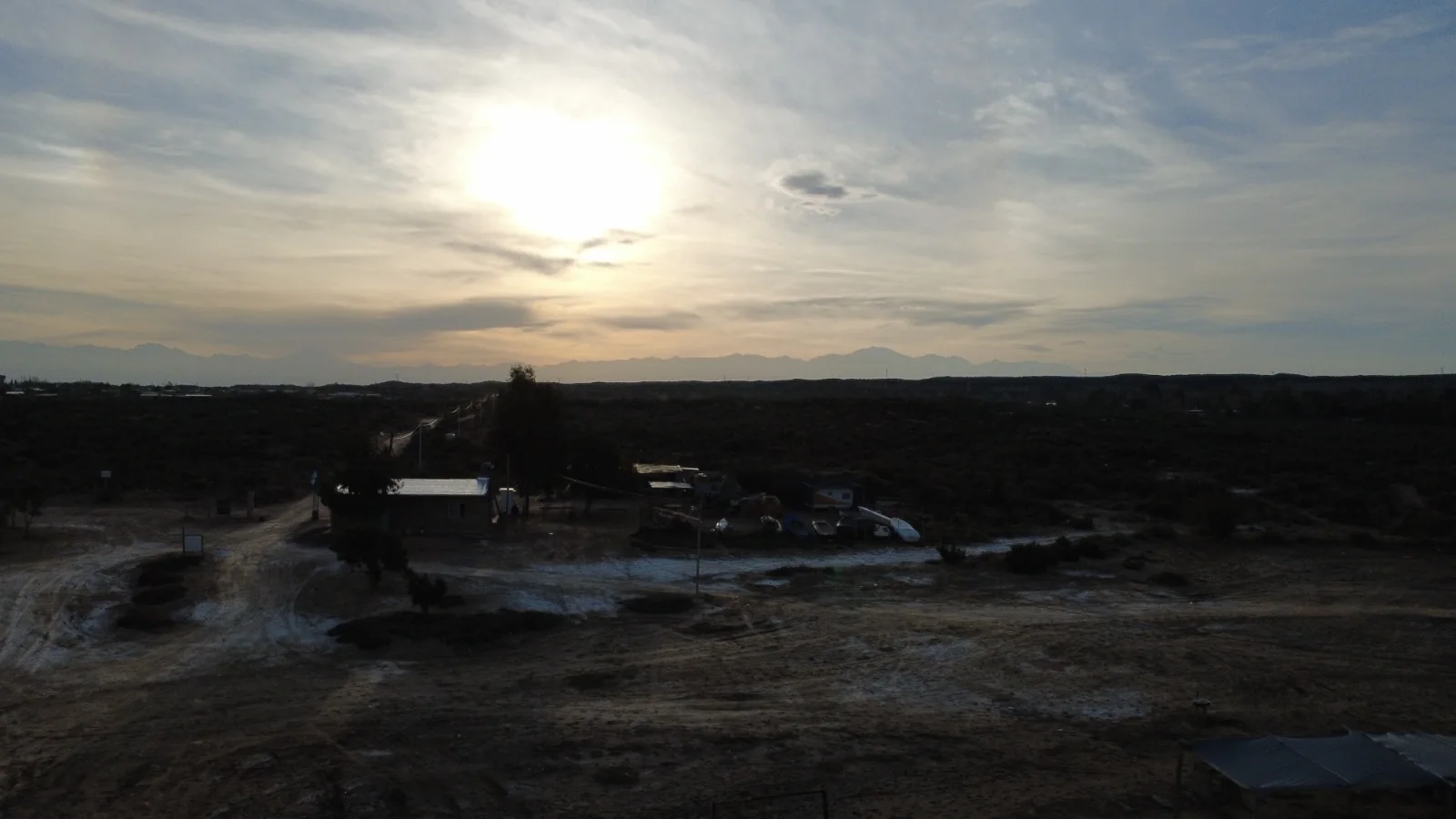 Atardecer sobre el valle y la cordillera